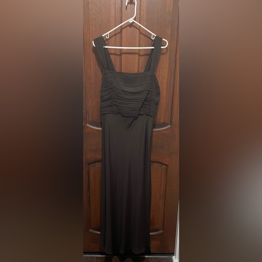 Ann Tylor women’s Size 10 long brown, sleeveless evening gown with details.